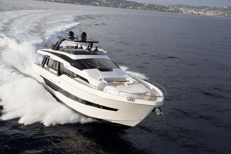 Flag Marine – Cayman Yachts F920