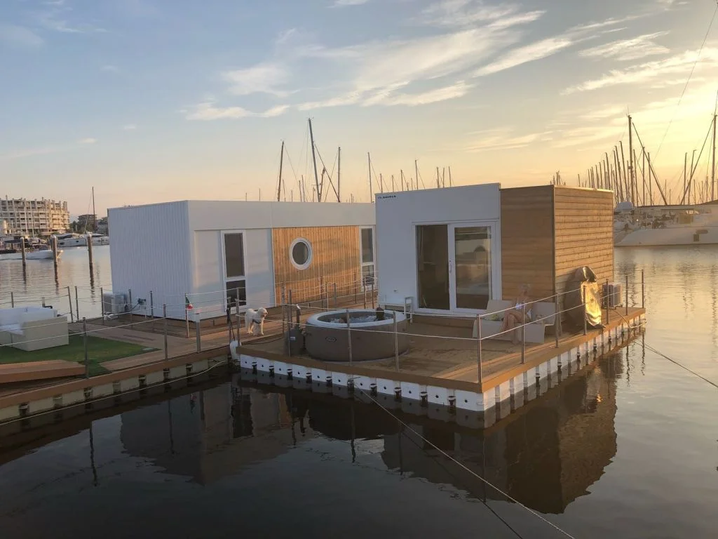 Glamping Inn – Houseboat