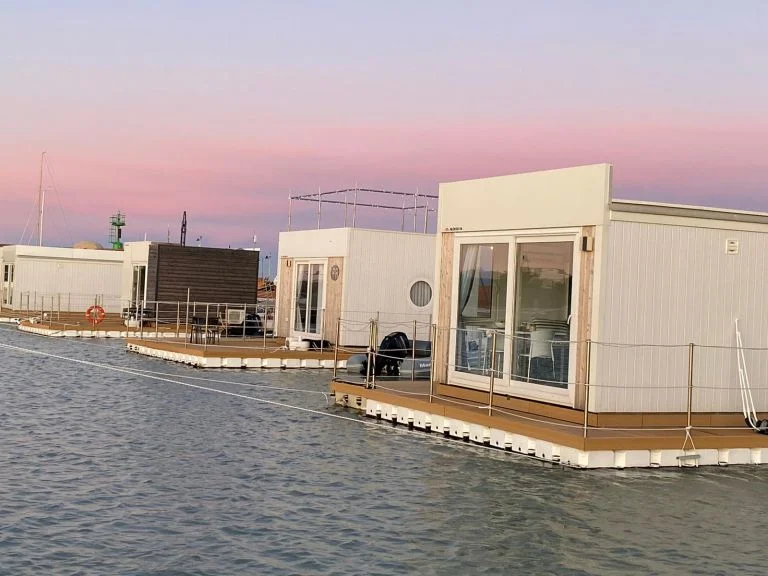 Glamping Inn – Houseboat