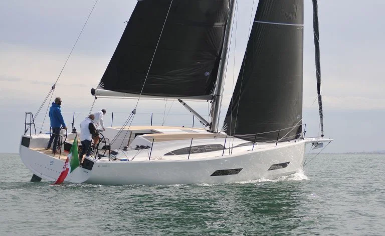 Carbon Line – Eleva The Forty Two