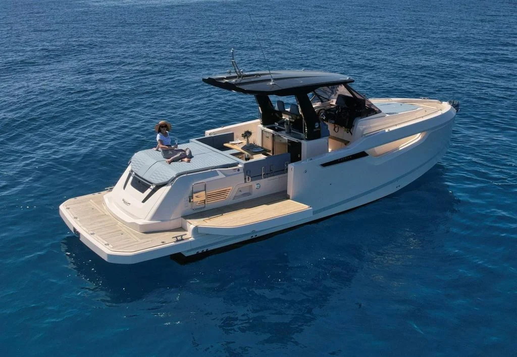 Flag Marine – Cayman Yacht 380 WA