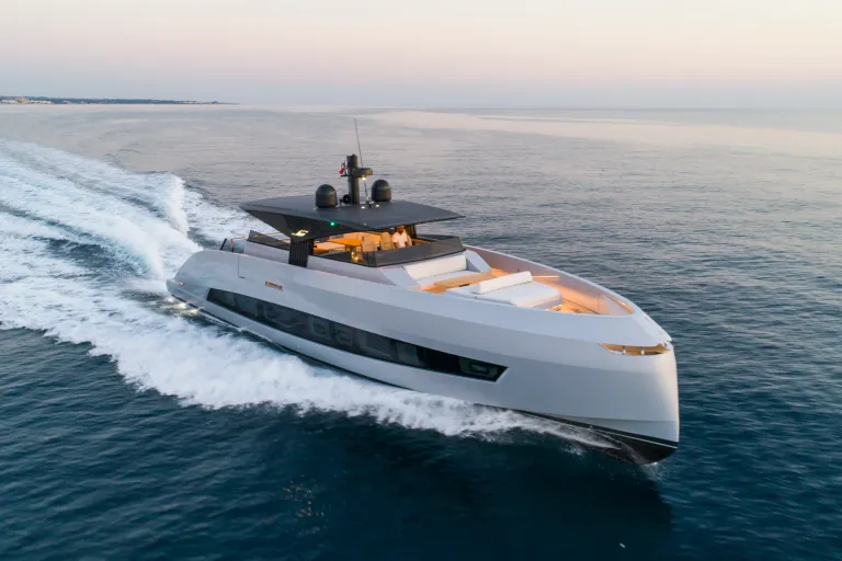 MANDAYACHTS – S07 SPIDER